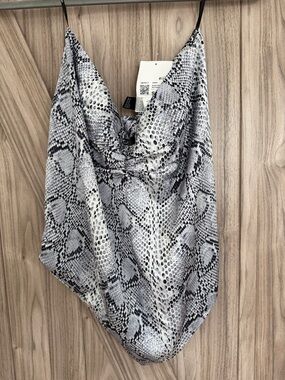 Snake Print scarf top - Gray & Black junior size small